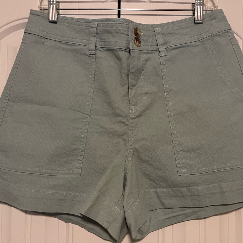 A New Day Stylish Women's Cargo Shorts in Light Green
